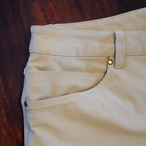 Too Small - Picture 2 of 4